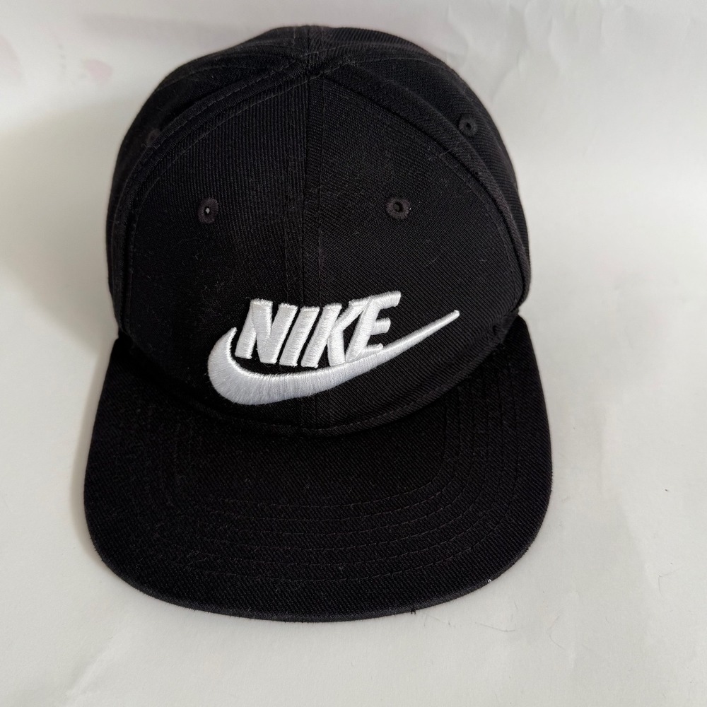 Nike Kids Snapback Hat Black White Logo Size‎ 4-7 Adjustable Cap Polyester